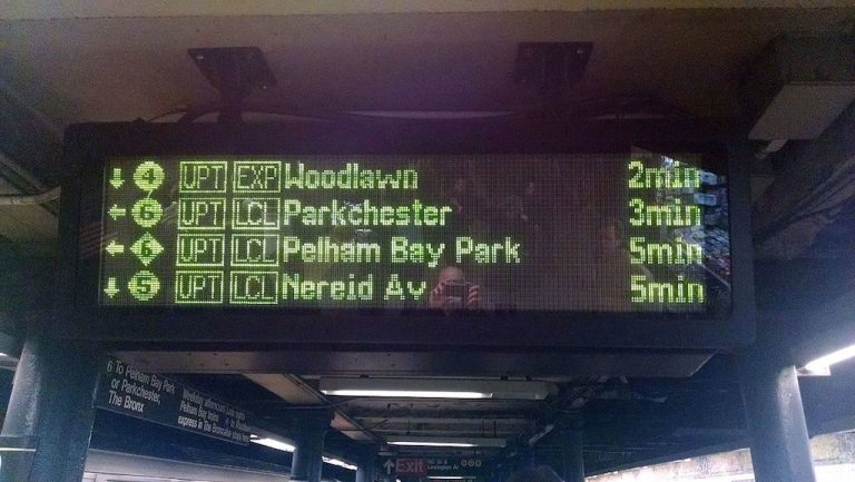 tourist using nyc subway